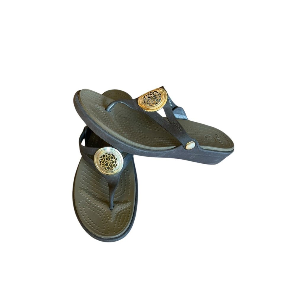 Crocs Sanrah Brown Green Gold Medallion Circle Sandals Shoes Women's Size 10